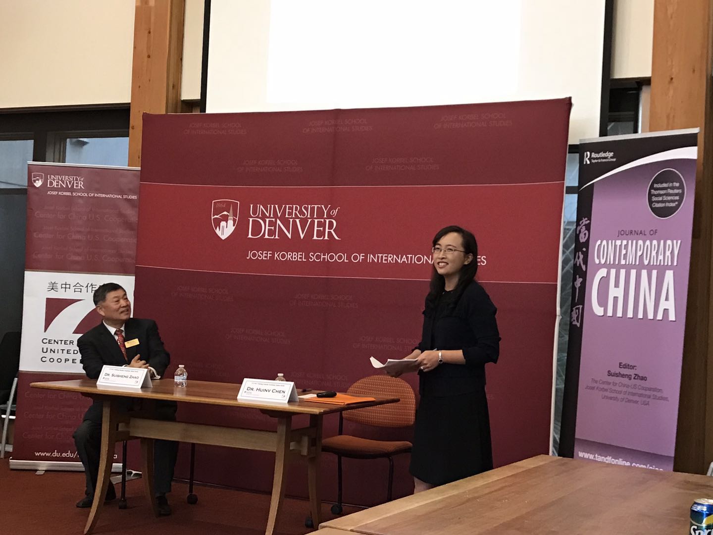 在丹佛大學開講座，旁邊主持人是我的導師趙穗生教授.jpeg