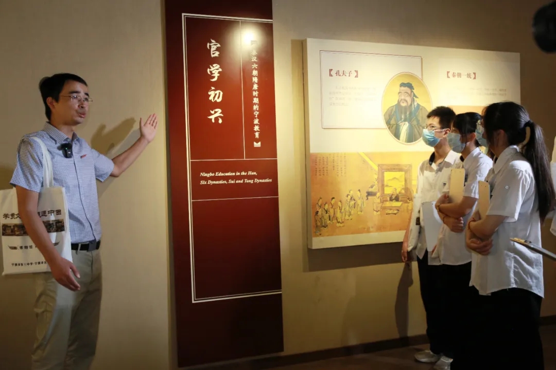 陳歡夸老師在寧波教育博物館現場教學.jpg