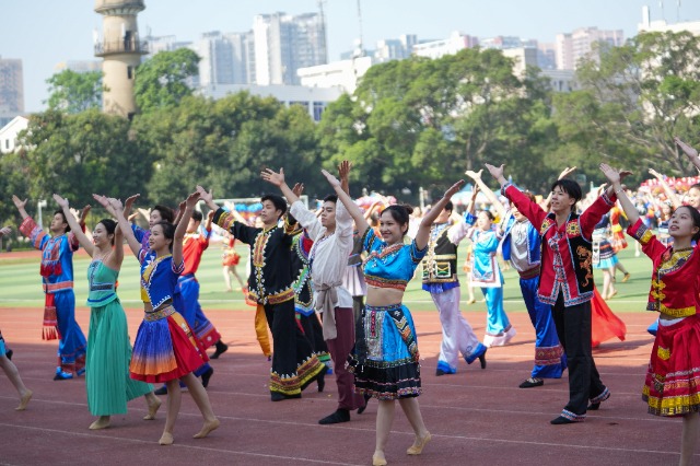 百人齊跳民族舞《幸福山歌》.jpg 百人齊跳民族舞《幸福山歌》.jpg
