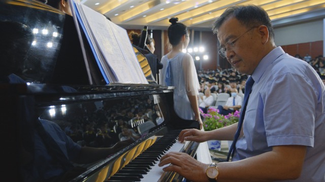 學校畢業典禮現場。張植攝.jpg