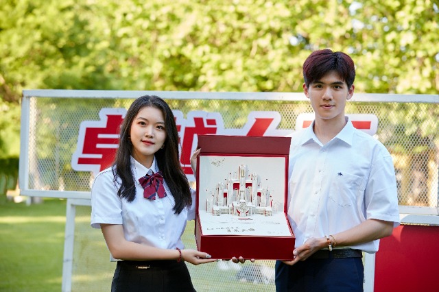大連理工大學本科生畢業禮盒.jpg