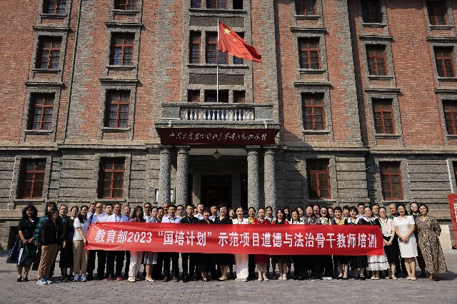 北大紅樓集體合照.jpg 北大紅樓集體合照.jpg