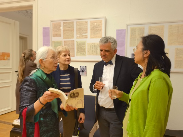 趙蘅向來賓介紹家書背后的故事.jpg 趙蘅向來賓介紹家書背后的故事.jpg