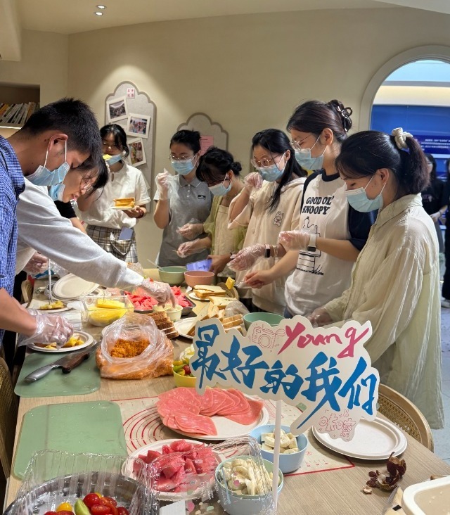 浙江萬里學院“生活技能訓練營” 活動現場 學校供圖.jpg 浙江萬里學院“生活技能訓練營” 活動現場 學校供圖.jpg