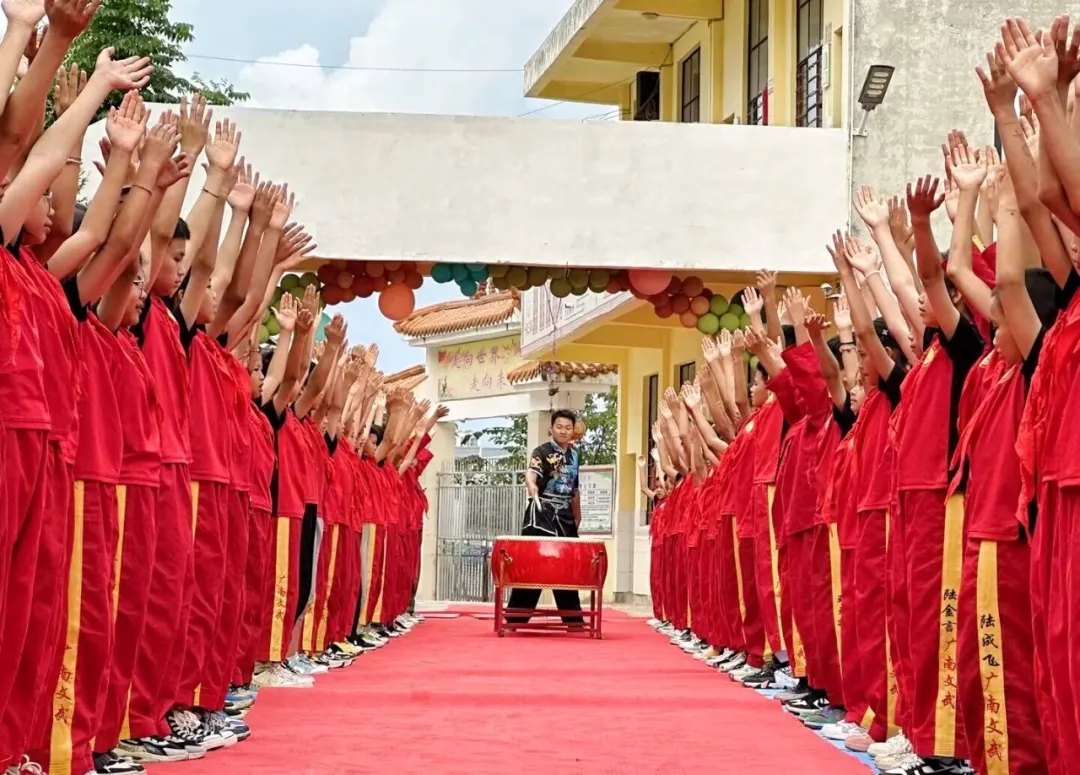 廣南縣文武學校學生在習武。 學校供圖.jpg 廣南縣文武學校學生在習武。 學校供圖.jpg